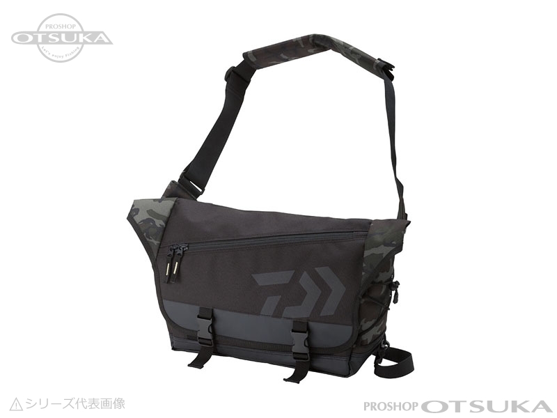 ダイワ メッセンジャーバッグ メッセンジャーバッグ C 外寸 約14 35 27cm オリーブカモフラージュ メッセンジャーバッグ つり具おおつか
